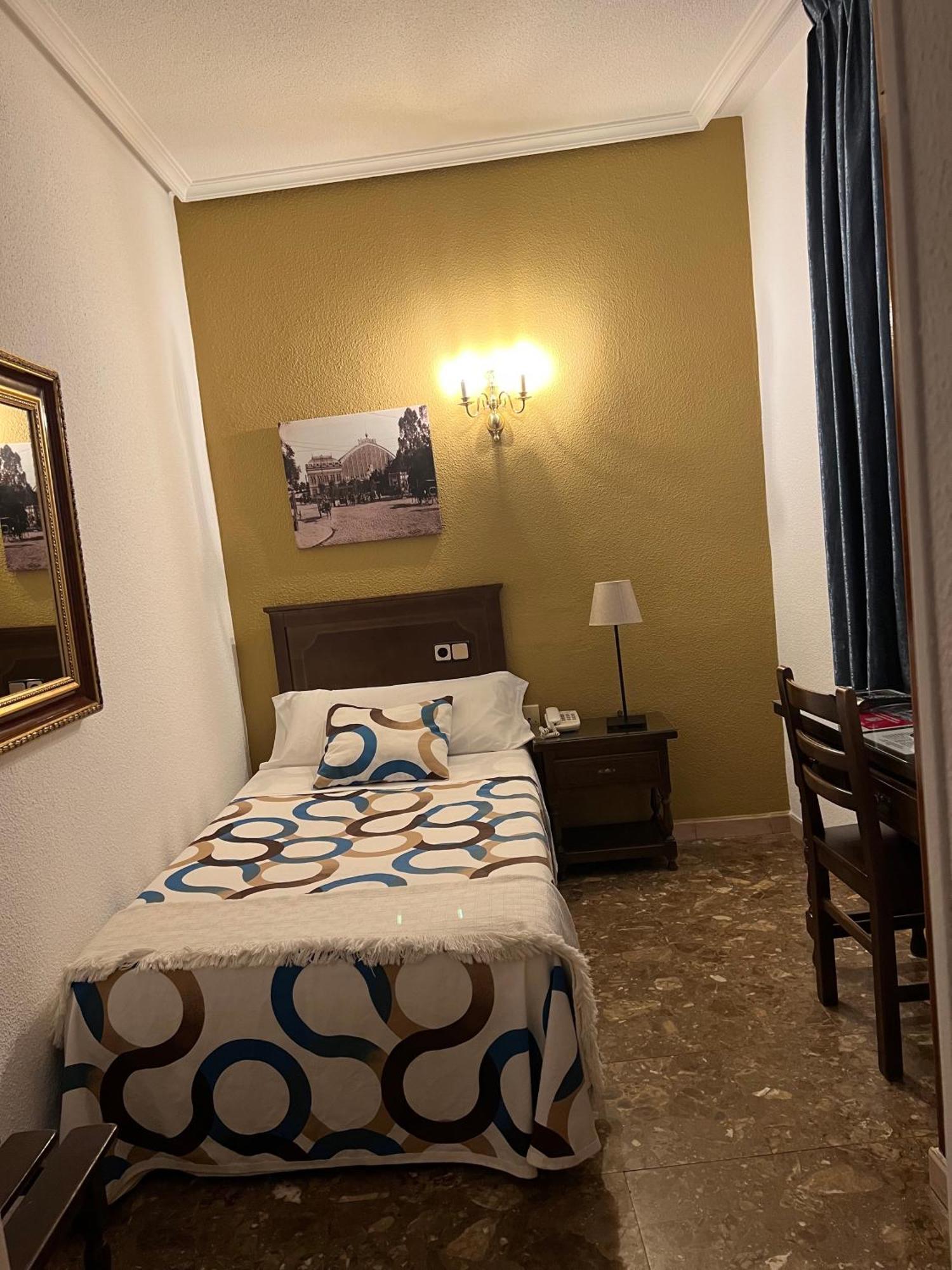 Hostal Sonsoles Madrid-Centro Bagian luar foto
