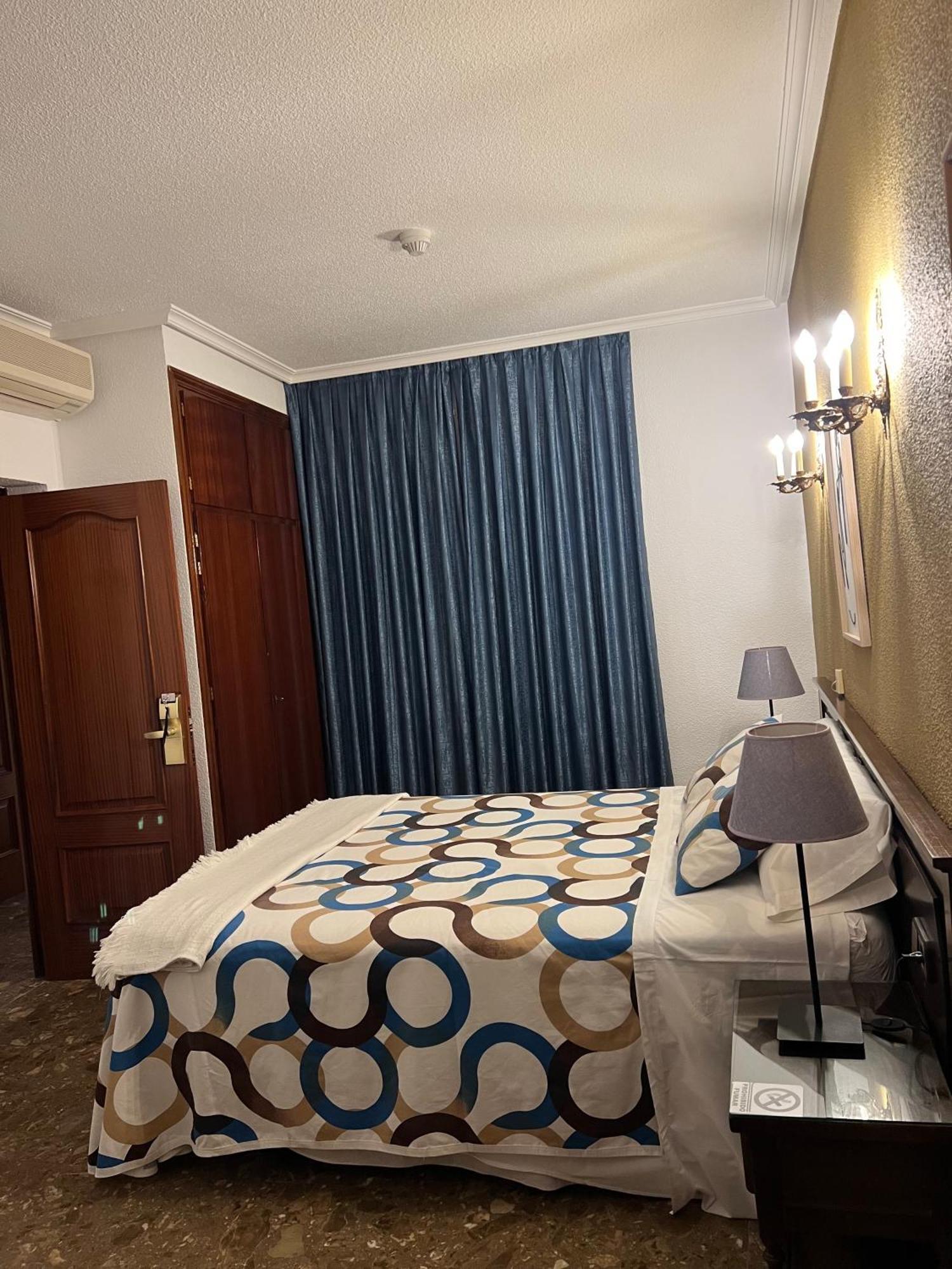 Hostal Sonsoles Madrid-Centro Bagian luar foto