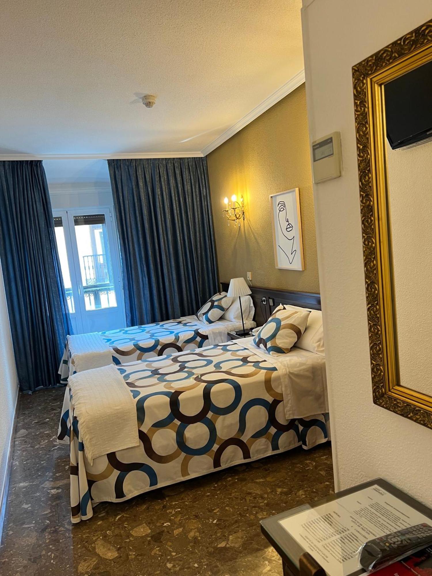 Hostal Sonsoles Madrid-Centro Bagian luar foto