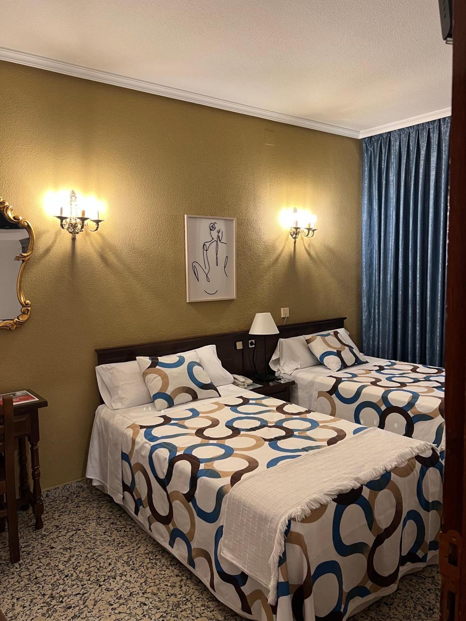 Hostal Sonsoles Madrid-Centro Bagian luar foto