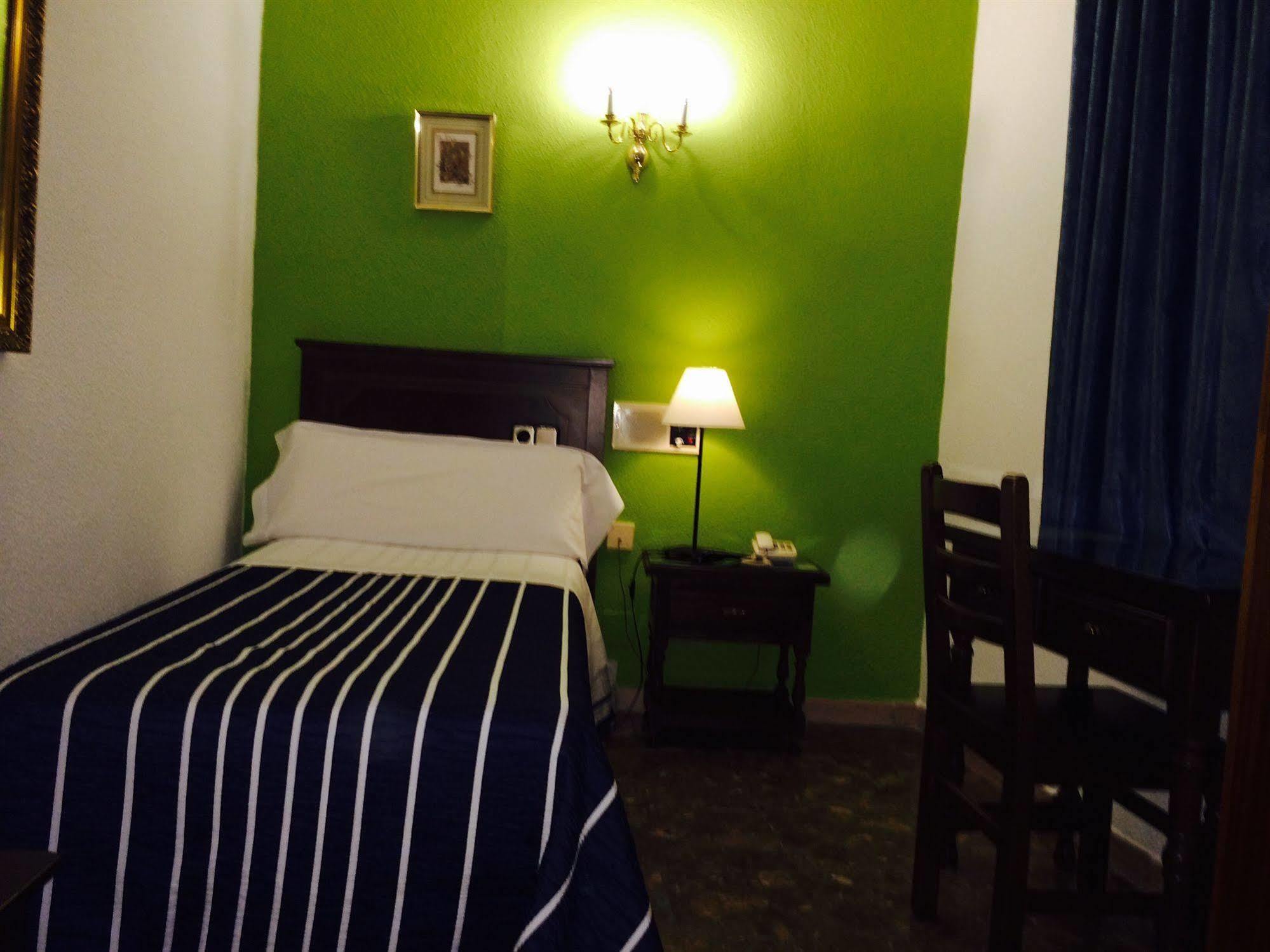 Hostal Sonsoles Madrid-Centro Bagian luar foto